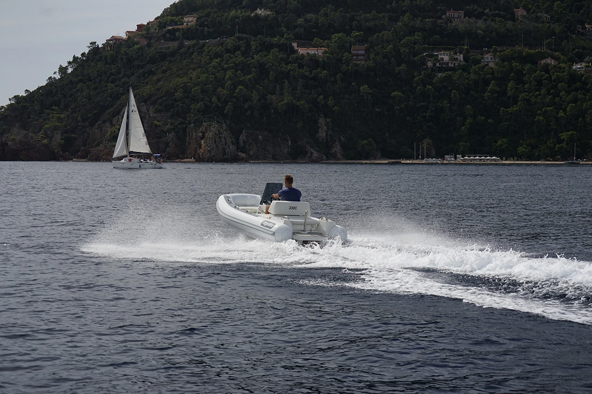 Agilis 330C Exterior 1