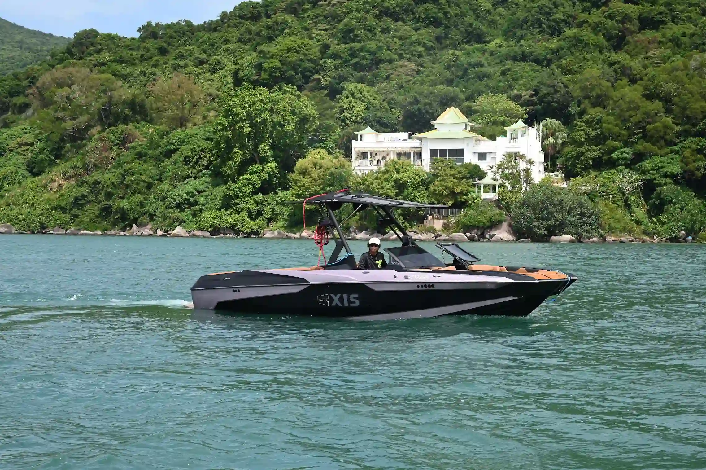 Axis Gaseoline Exterior 2