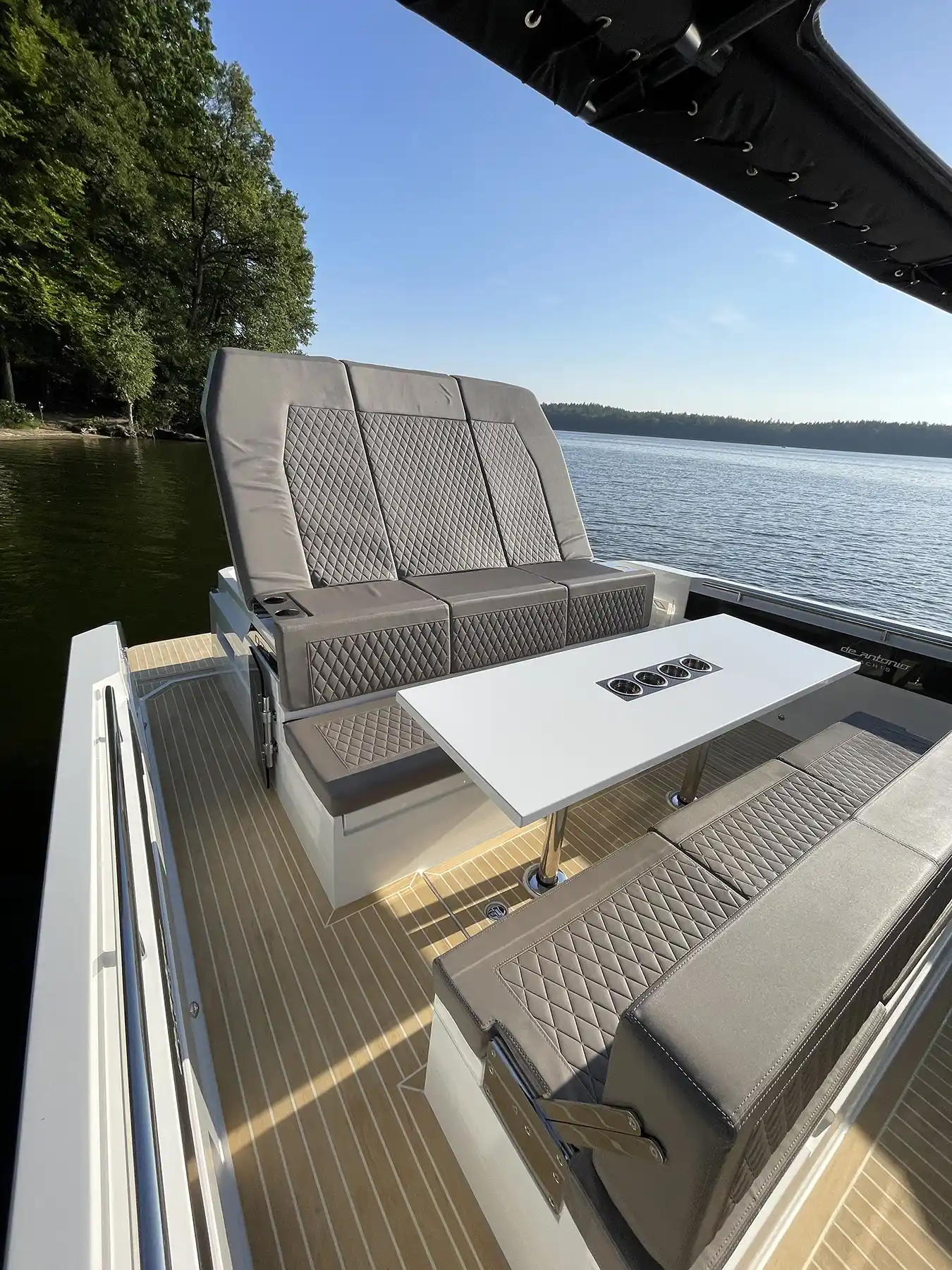 De Antonio D32 Interior 1