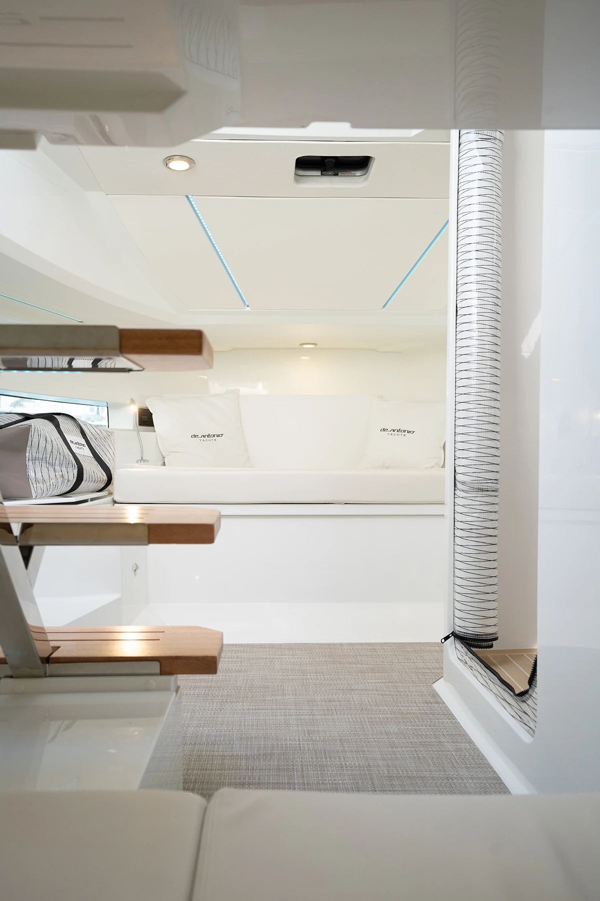 De Antonio D32 Interior 3