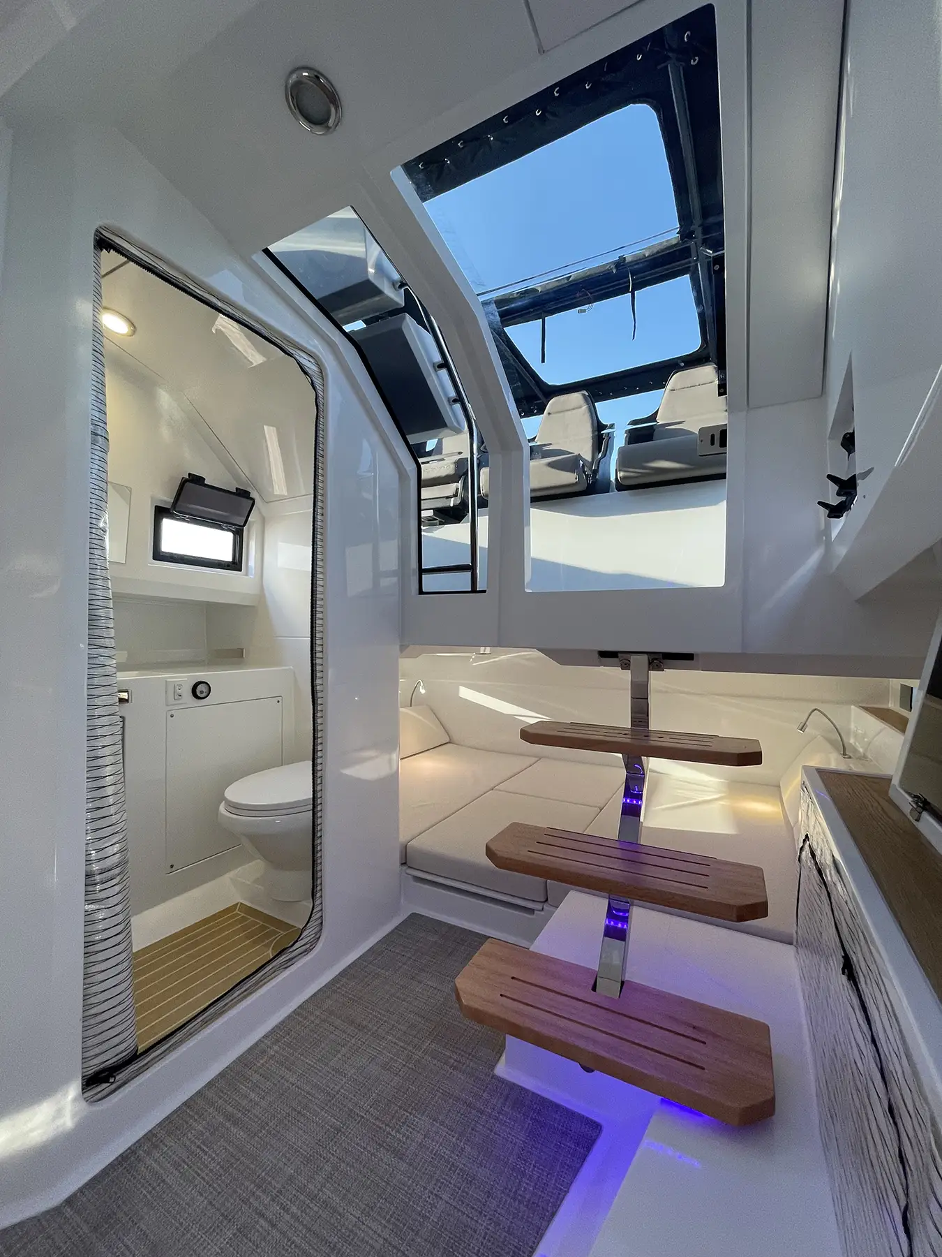 De Antonio D32 Interior 2