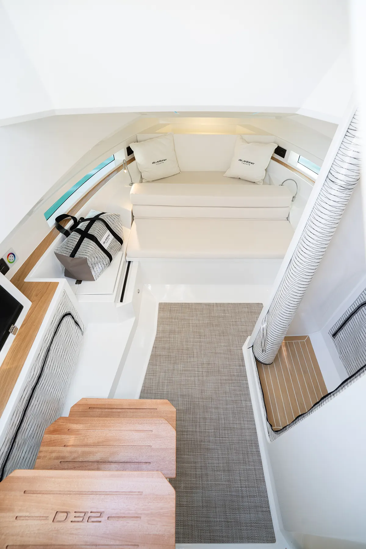 De Antonio D32 Interior 5