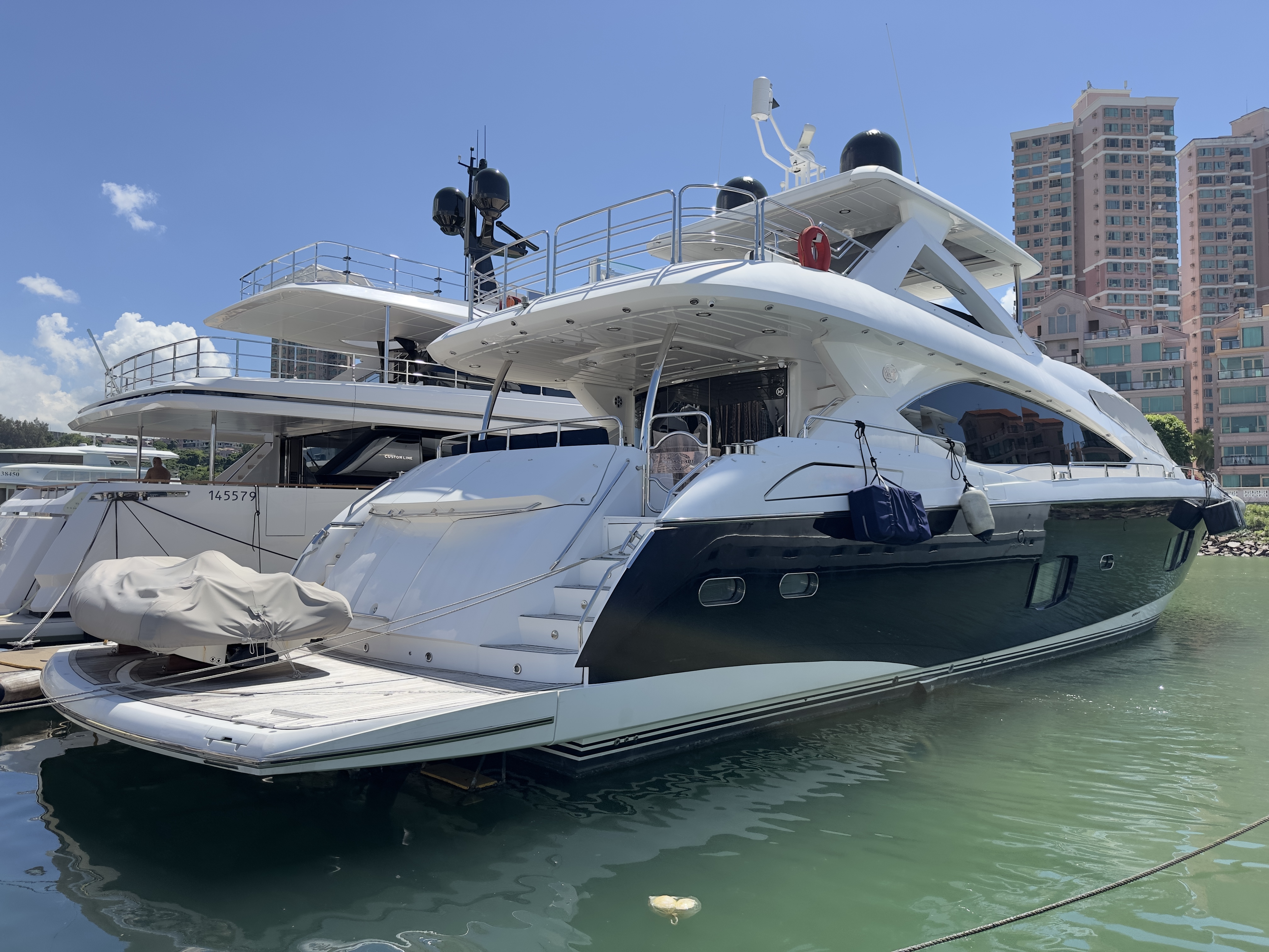 Sunseeker 88 Yacht