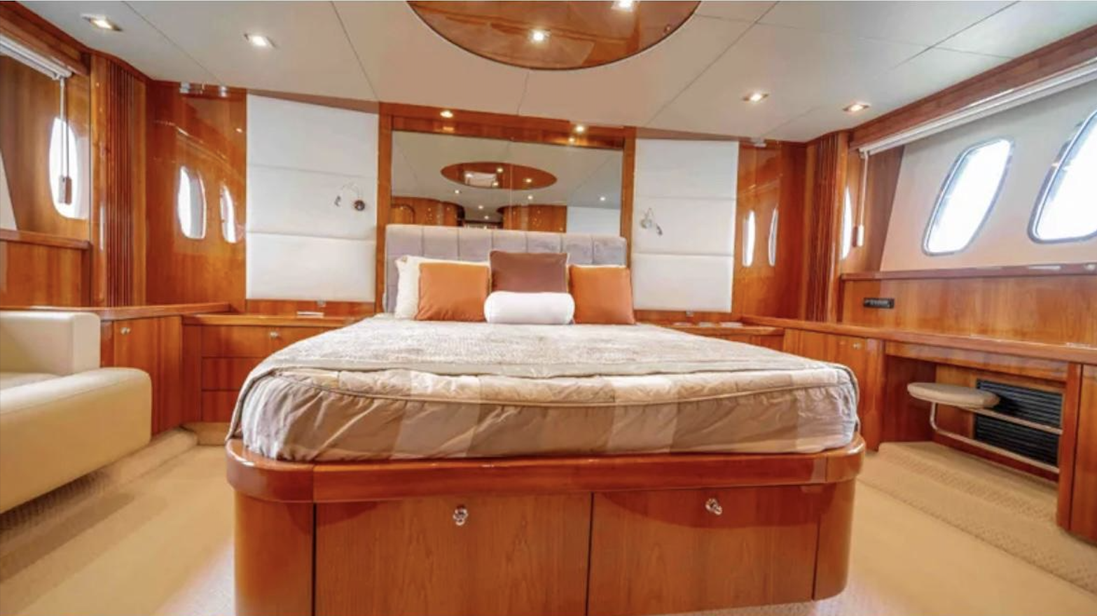 2007 Sunseeker Predator 72 Interior 8
